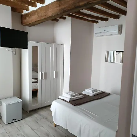 Residenza Borgo Guazzo - By Devona Гостевой дом 3*